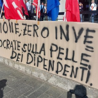 Sciopero Tpl Linea, presidio davanti alla Provincia: "Speculazione, zero investimenti, Socrate sulla pelle dei dipendenti" (FOTO e VIDEO) Sciopero Tpl Linea, presidio davanti alla Provincia: "Speculazione, zero investimenti, Socrate sulla pelle dei dipendenti" (FOTO e VIDEO)