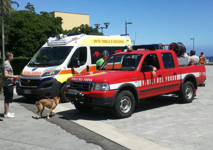 Tragico bilancio a Savona: il mare grosso causa un morto, mentre un altro uomo è in ospedale Tragico bilancio a Savona: il mare grosso causa un morto, mentre un altro uomo è in ospedale