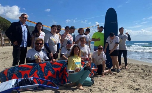 Outdoor. Il mare di Alassio diventa accessibile a tutti con la Surf Therapy