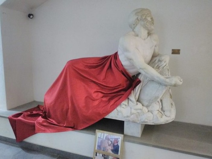 Statua coperta a Cairo, Centinaio (Lega): "Stanchi delle assurde esigenze dei musulmani" Statua coperta a Cairo, Centinaio (Lega): "Stanchi delle assurde esigenze dei musulmani"