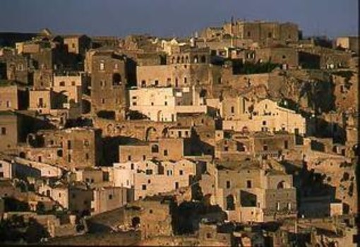 Albenga–Matera in Vespa: dalla città della fionda alla città dei … sassi Albenga–Matera in Vespa: dalla città della fionda alla città dei … sassi