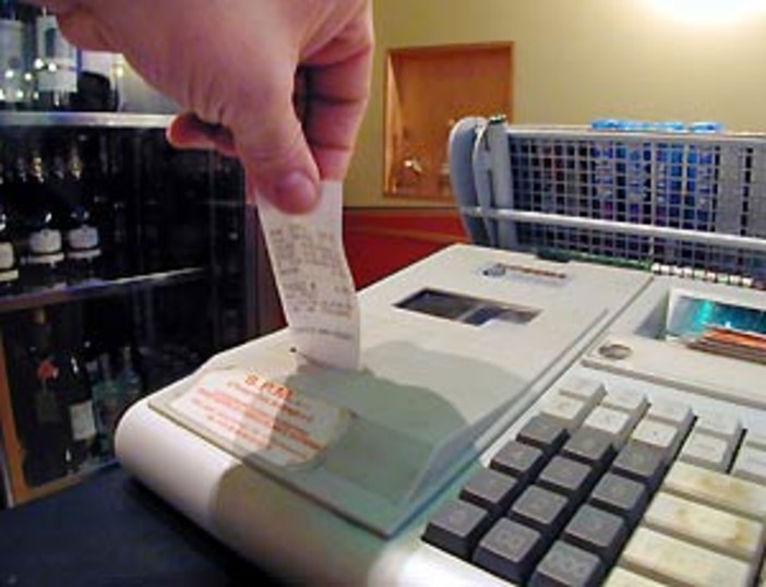 Codacons: pubblicare sul web i nomi dei commercianti che non emettono lo scontrino