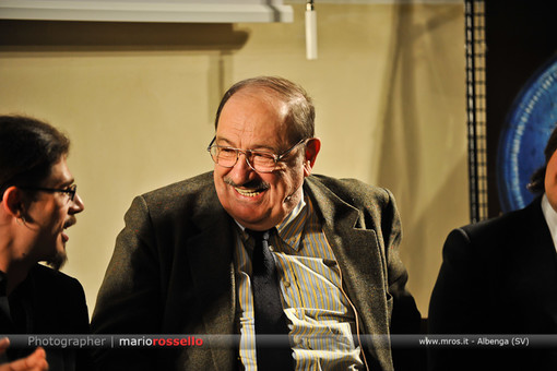 Umberto Eco incontra gli allievi del Licei di Albenga all'auditorium San Carlo (le foto)