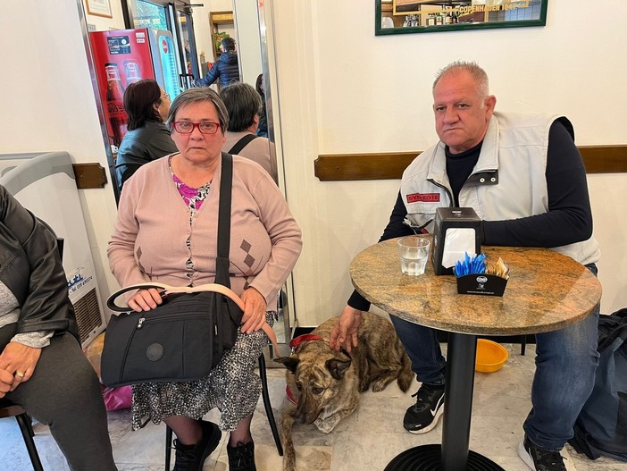 Albisola, fratello e sorella vivono per strada dopo uno sfratto: "Il comune se ne lava le mani". Il sindaco: "Aiutati per 4 anni, non hanno accettato un'abitazione proposta ad Albissola"