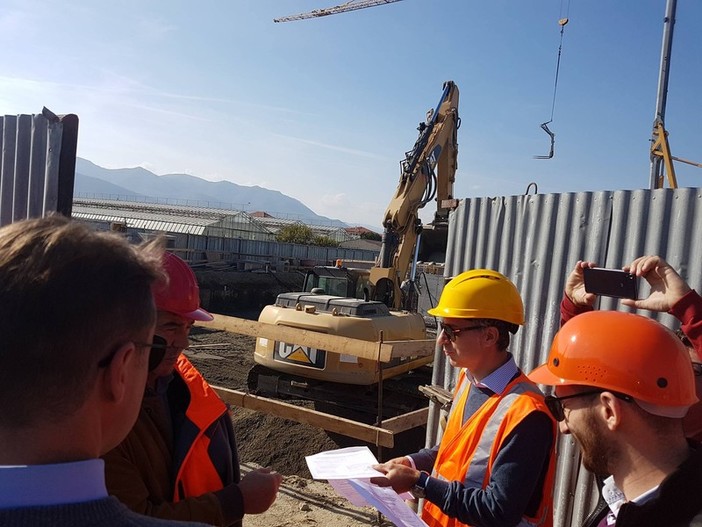 Albenga, sopralluogo al cantiere del grigliatore. Di Lieto: "Permane la fortissima perplessità riguardo al pericolo esondazione"