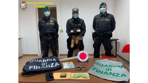 Savona, lotta allo spaccio di droga: due uomini arrestati dalla Finanza