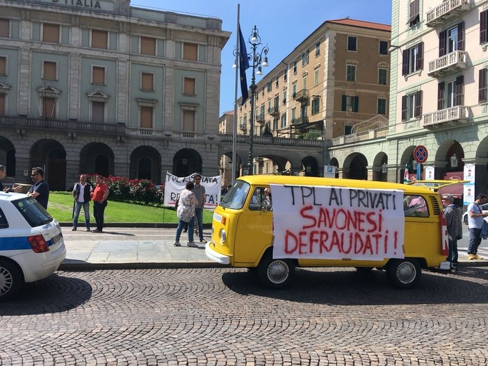 Sciopero Tpl, i lavoratori scendono in piazza. Pasa (CGIL): "In mezzo ai cittadini per tenerli informati"