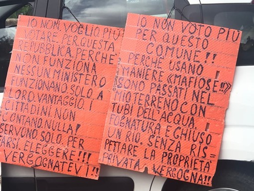 Stella, nuovi cartelloni contro il comune e lo Stato: "I cittadini non contano nulla, vergognatevi"