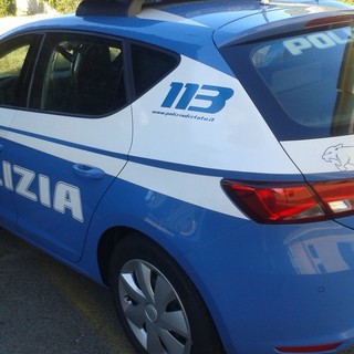 Savona: lascia cadere la droga a terra davanti ai poliziotti, arrestato un 62enne Savona: lascia cadere la droga a terra davanti ai poliziotti, arrestato un 62enne