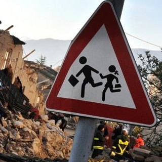 Comitato Savonese difesa scuola pubblica contro il ministro Profumo: "Premi produzione, nulla di più inadeguato a favorire il merito"