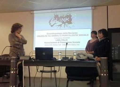 Savona, successo per il seminario sulla zooantropologia della devianza