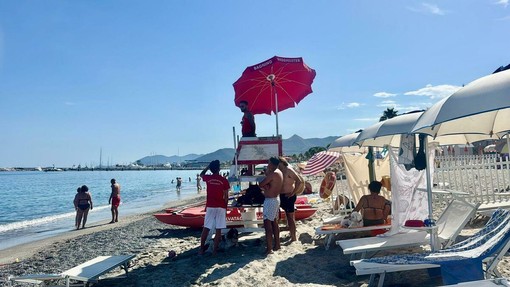 Malore in mare a Pietra Ligure: la famiglia ringrazia bagnino, infermieri e ospedale Malore in mare a Pietra Ligure: la famiglia ringrazia bagnino, infermieri e ospedale