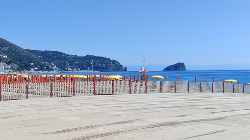 Spiagge da sgomberare prima del bando, a Spotorno countdown per otto concessioni. Vaccarezza attacca: "Una cattiveria non obbligata" Spiagge da sgomberare prima del bando, a Spotorno countdown per otto concessioni. Vaccarezza attacca: "Una cattiveria non obbligata"