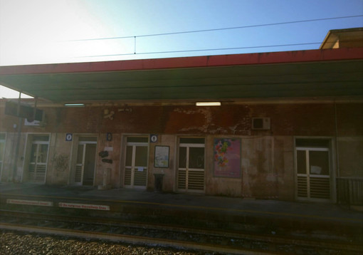 Stazione di Finale Ligure, RFI: &quot;Abbiamo ripreso i lavori al tetto dopo l'ondata di maltempo, non si verificheranno più allagamenti&quot;