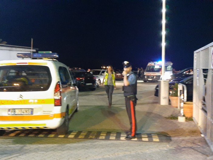 Savona, donna uccisa al karaoke: spari ai bagni Aquario (FOTO e VIDEO) Savona, donna uccisa al karaoke: spari ai bagni Aquario (FOTO e VIDEO)