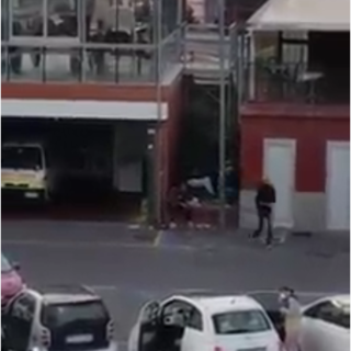 Albenga, cittadini riprendono gli spacciatori e li mettono su facebook