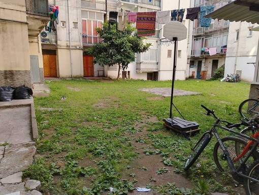 42enne cade dal quarto piano, è ricoverata in Rianimazione: non sarebbe in pericolo di vita 42enne cade dal quarto piano, è ricoverata in Rianimazione: non sarebbe in pericolo di vita