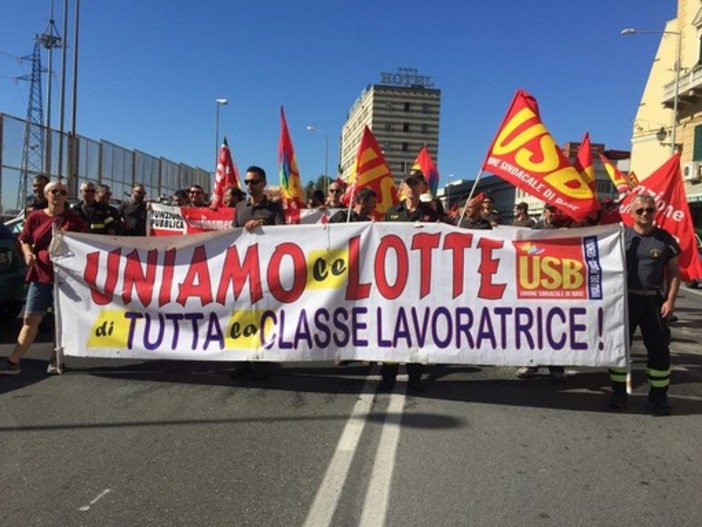 Vigili del fuoco, Salvatore e De Ferrari: “Da Toti silenzio assordante, istituire subito una commissione regionale permanente grandi rischi” Vigili del fuoco, Salvatore e De Ferrari: “Da Toti silenzio assordante, istituire subito una commissione regionale permanente grandi rischi”