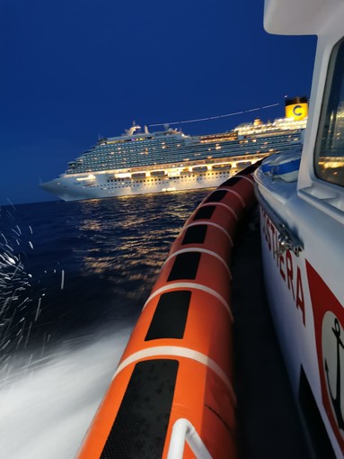 Savona, un minore in emergenza medica soccorso dalla Capitaneria di Porto a largo delle coste savonesi