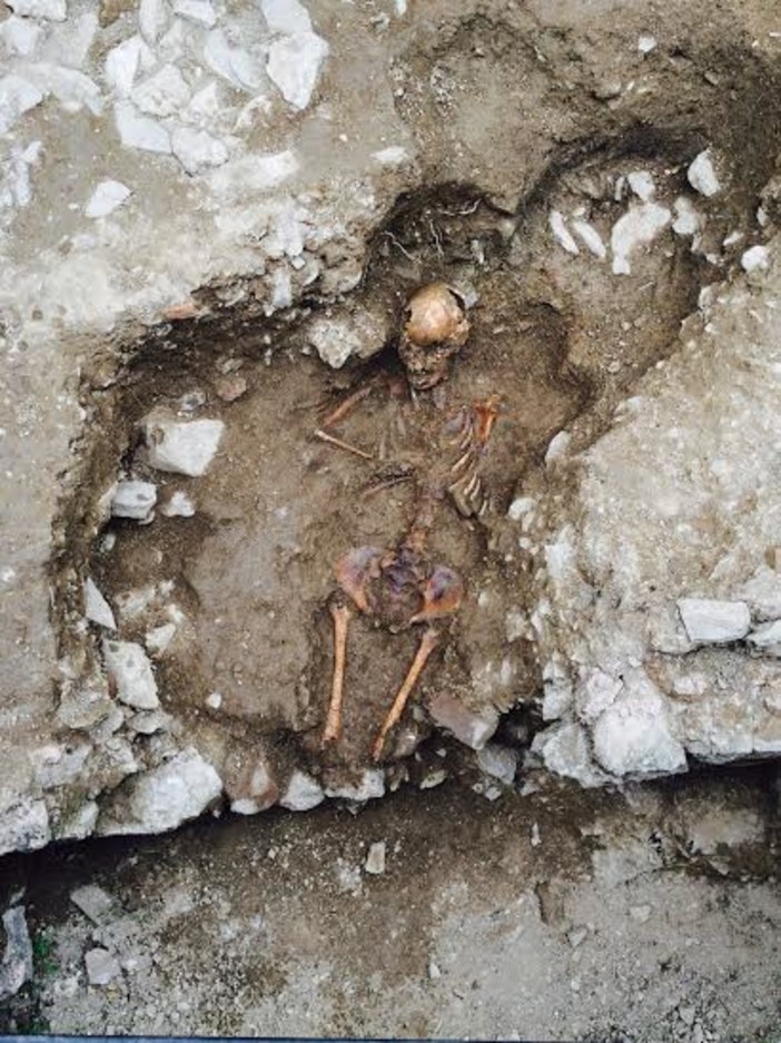 Gli studenti romani visitano il sito della "Strega bambina" di Albenga Gli studenti romani visitano il sito della "Strega bambina" di Albenga