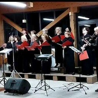 Cosseria unita contro la violenza sulle donne: grande partecipazione all’evento "Mai Bandiera Bianca"