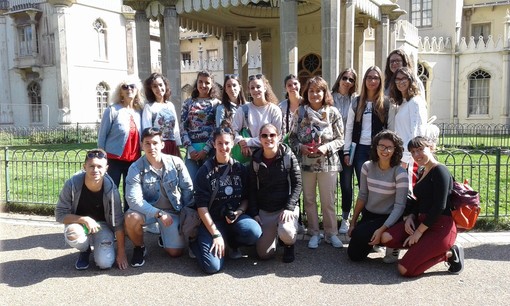 Carcare, 15 studenti del Liceo Calasanzio protagonisti del progetto "Una guida turistica in Inghilterra"