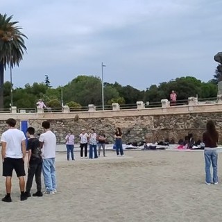 Savona, il corso di Ottica della scuola “Boselli-Alberti-Mazzini-Da Vinci” di Savona, porta la salute visiva in spiaggia Savona, il corso di Ottica della scuola “Boselli-Alberti-Mazzini-Da Vinci” di Savona, porta la salute visiva in spiaggia