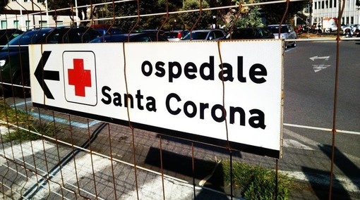 Scivola e batte la testa: ragazzo soccorso a Ceriale, codice giallo al Santa Corona