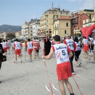 Ad Alassio ritorna lo sci sulla spiaggia con Stefania Belmondo come madrina