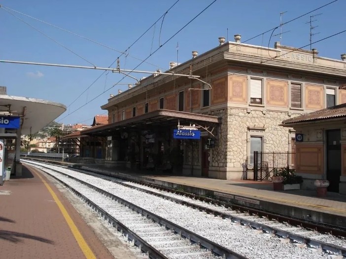 Ascensore della stazione di Alassio, segnalazione del Sindaco Melgrati e intervento di RFI Ascensore della stazione di Alassio, segnalazione del Sindaco Melgrati e intervento di RFI