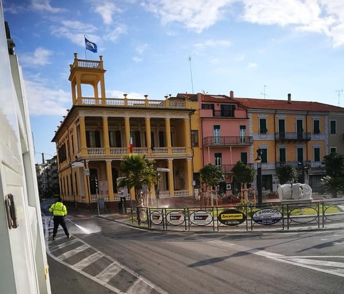 Borghetto, emergenza Coronavirus: prosegue la sanificazione di strade, marciapiedi e arredo urbano (FOTO) Borghetto, emergenza Coronavirus: prosegue la sanificazione di strade, marciapiedi e arredo urbano (FOTO)