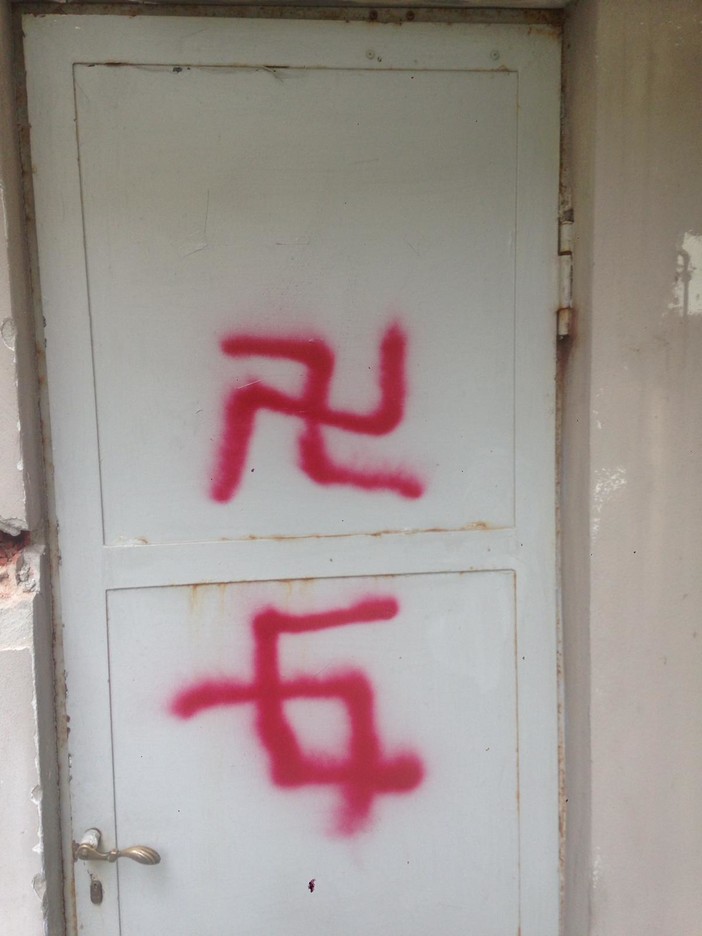 Svastiche sul retro del bar &quot;Italo's Village&quot; di Finalmarina, Pasa: &quot;Serve una ferma e severa risposta democratica&quot;