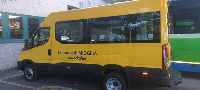 Mioglia investe sul futuro: acquistato un nuovo scuolabus per gli alunni del paese