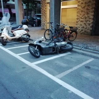 "Strage" di scooter ad Albenga causa vento forte (FOTO)