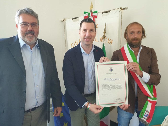 Cisano, sopralluogo di Giampedrone e Vaccarezza nelle aree colpite dall'incendio (FOTO) Cisano, sopralluogo di Giampedrone e Vaccarezza nelle aree colpite dall'incendio (FOTO)