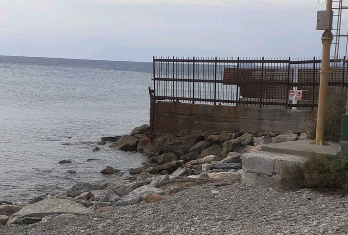 La spiaggia libera dal cantiere citata da Carrara