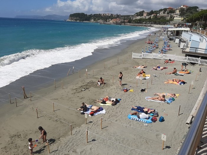 Celle, una parte della spiaggia libera dei Piani ai clienti degli alberghi. Cerisola (Albergatori): "Una manna dal cielo"