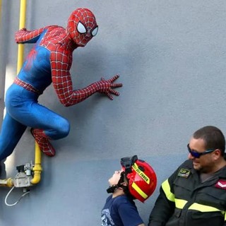 Una giornata con i vigili del fuoco per il piccolo Gabri: la promessa mantenuta di Spiderman Villardita (FOTO)
