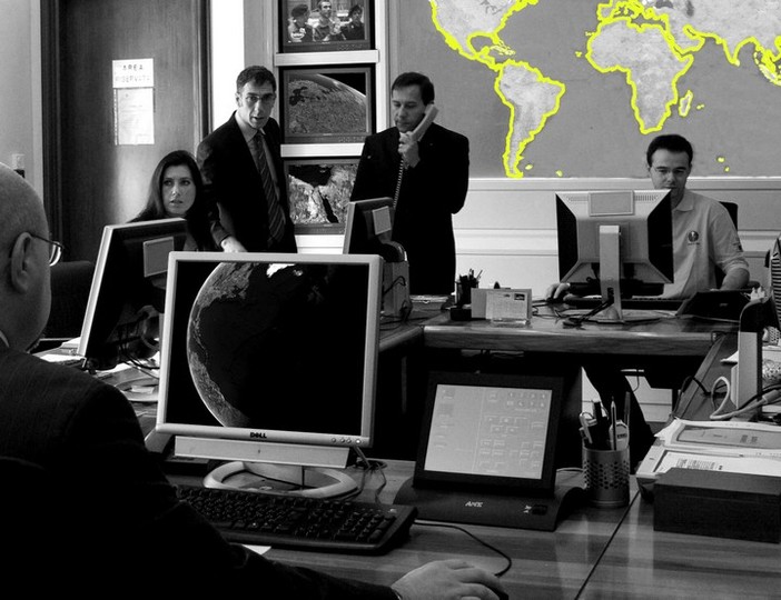 Nella foto la sala operativa dell'unità di crisi del Ministero degli Esteri Nella foto la sala operativa dell'unità di crisi del Ministero degli Esteri