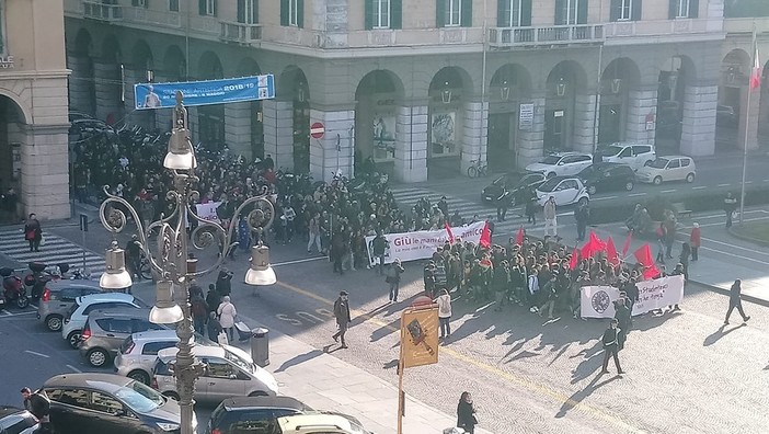 Manifestazione antirazzista a Savona, l'UGL: "Una protesta contro fenomeni inesistenti" Manifestazione antirazzista a Savona, l'UGL: "Una protesta contro fenomeni inesistenti"