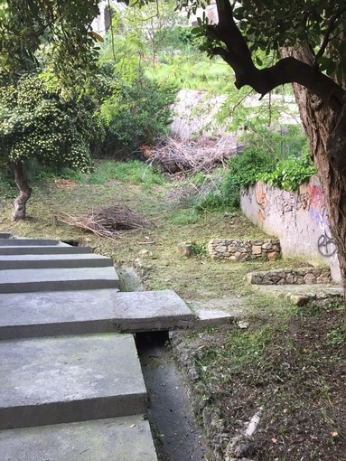 Finale Ligure: ripulite le scalinate di Castelfranco