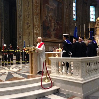 Savona, i Vigili del fuoco e la Marina Militare festeggiano la patrona Santa Barbara. Il vescovo: "La vostra è una missione"