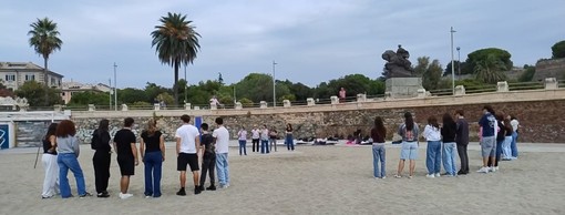 Savona, il corso di Ottica della scuola “Boselli-Alberti-Mazzini-Da Vinci” di Savona, porta la salute visiva in spiaggia Savona, il corso di Ottica della scuola “Boselli-Alberti-Mazzini-Da Vinci” di Savona, porta la salute visiva in spiaggia