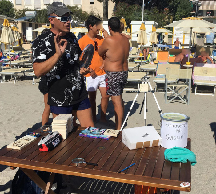 Gran finale per gli eventi benefici con il "Pittore del Sole" a Ceriale