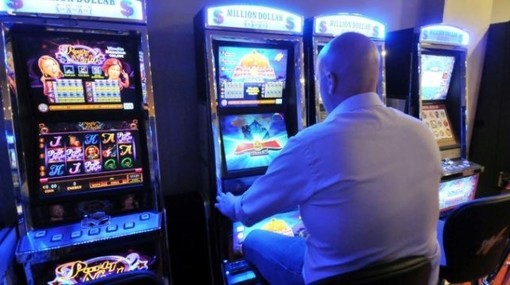 Cairo, giro di vite al gioco d'azzardo: slot spente dalle ore 7 alle 19