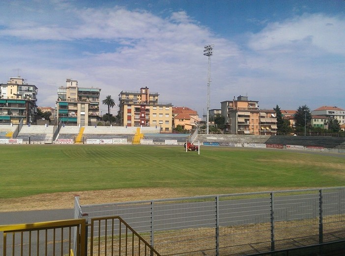 Tentano di rubare alcune divise nello stadio Bacigalupo: identificati e denunciati dai carabinieri
