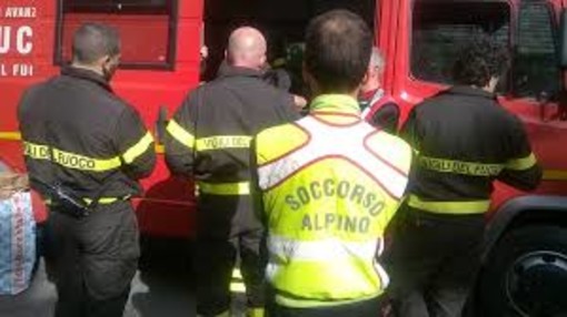 Ciclista cade in un sentiero di Calice Ligure, intervento dei soccorritori