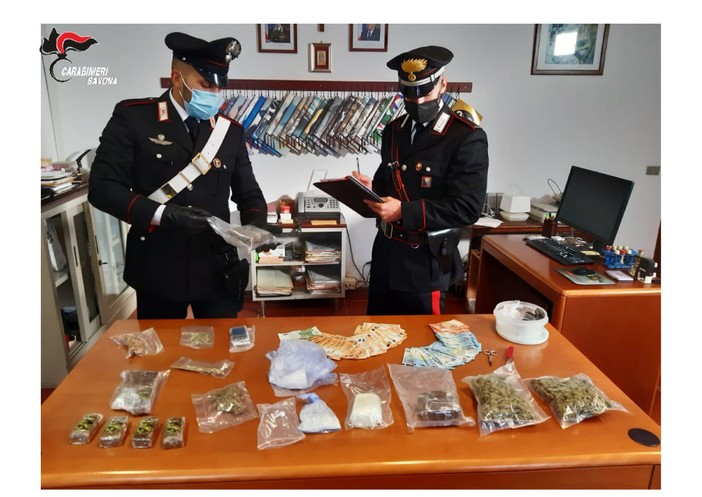 Tenevano droga in casa: arrestati due giovani ad Alassio (FOTO)