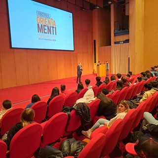 Orientamenti, l’assessore Scajola incontra i 500 studenti del Festival: “Supporto fondamentale per l’evento”