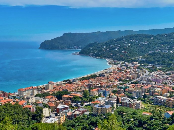 "Pianeta Azzurro", aperitivo con la scienza a Spotorno